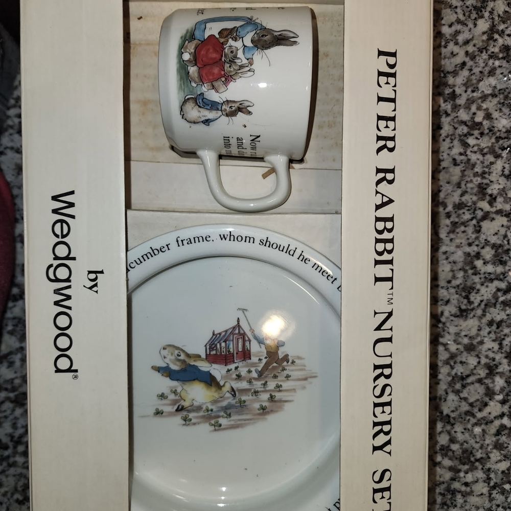 Wedgwood Peter Rabbit Nursery Set - Picture 10 of 11